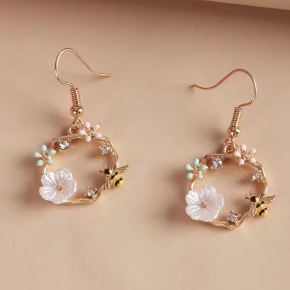 NEW 24k Gold Plated Flower and Bee Enameled Gold Wreath Drop Earrings